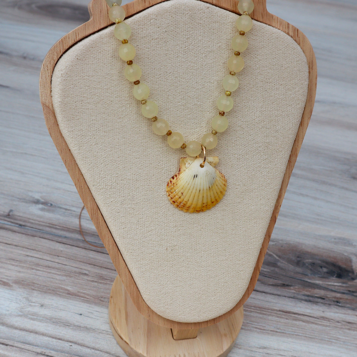 Jupiter Beach Scallop Shell & Agate Beaded Necklace