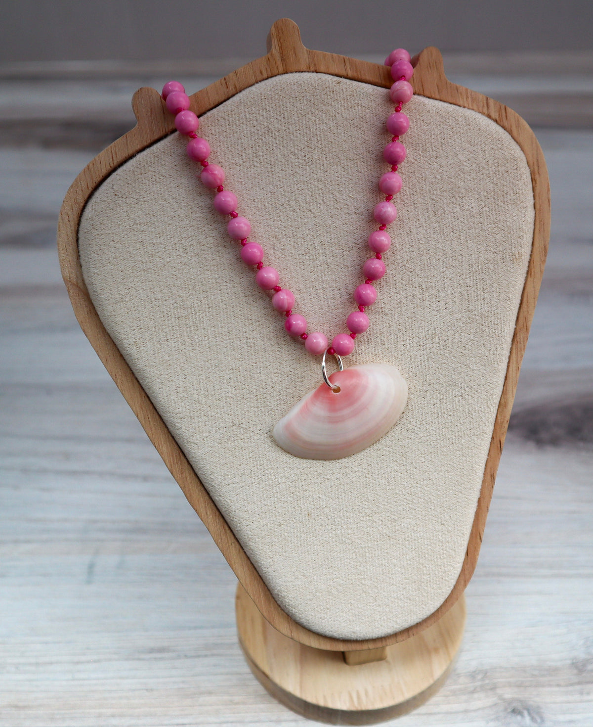 Pink Queen Conch & Rose Petal Tellin Beaded Necklace